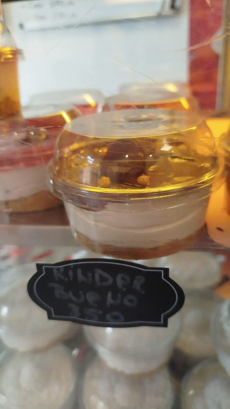 Sveze pripremljeni cheesecake u Poslasticarnici Atina